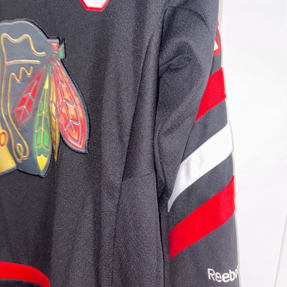 Reebok Chicago Blackhawks alternate player jersey with a “C”patch Toews Y L/XL - Picture 4 of 5